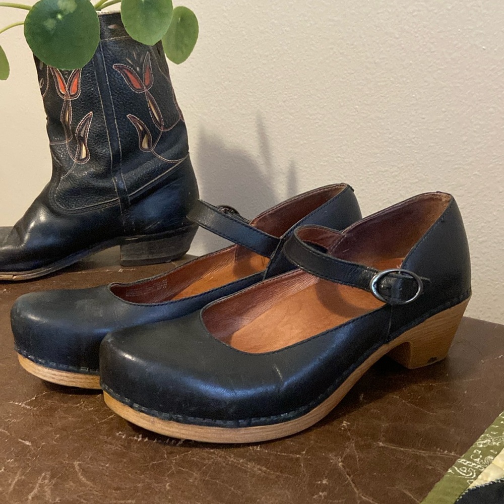 Dansko leather black clog mules size 40 buckle over